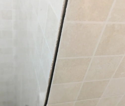 迁安瓷砖空鼓维修公司分享阳台瓷砖脱落的修复过程可以分为以下几个步骤